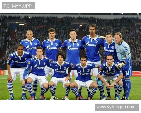 德甲中下游球队阵容动荡,沙尔克04客场遭遇惨败,形势糟糕 德甲中下游球队阵容动荡,沙尔克04客场遭遇惨败,形势糟糕